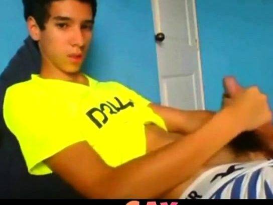 Latino Twink Shows Off When Jerking - drtuber.com on gratiscinema.com