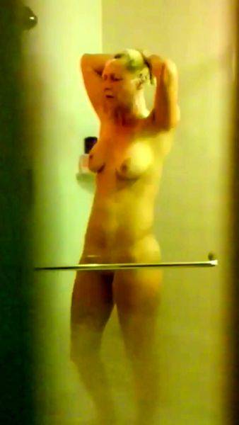 Hidden camera spying on blonde Milf naked in the shower 2 - drtuber.com on gratiscinema.com