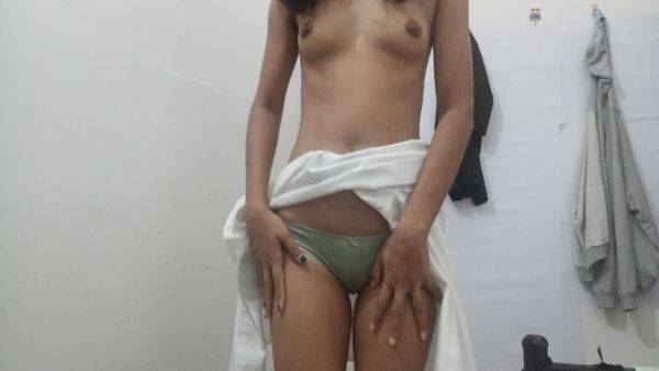 Sri Lankan Teen 18+ Sexy Pretty Girl Shows Her Tight Pussy Closeup & She Likes To Cum Inside Her Pussy - desi-porntube.com - India - Sri Lanka on gratiscinema.com