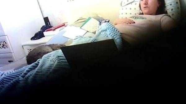 Stepmom watching porn and masturbating (hidden cam) - drtuber.com on gratiscinema.com