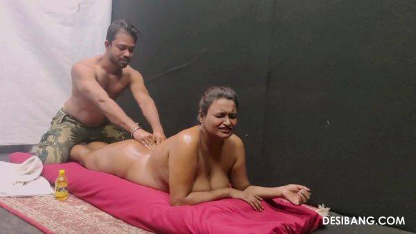 Chubby Desi wife cam fucked during erotic massage - xbabe.com - India on gratiscinema.com