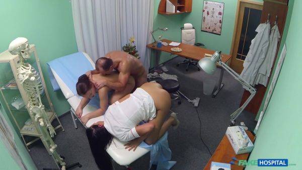 Doc, Cleaner, Nurse Xmas Threesome Sex - videomanysex.com on gratiscinema.com