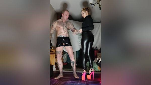 Latex Mistress And Her Slave Monster.amateur - hclips.com on gratiscinema.com