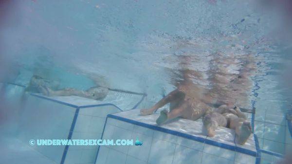 This Is What Huge Tits Look Like When They Are In The Water - hclips.com on gratiscinema.com