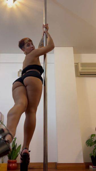 Dancing Pole Dance And Undressing Like Stripper - upornia.com on gratiscinema.com