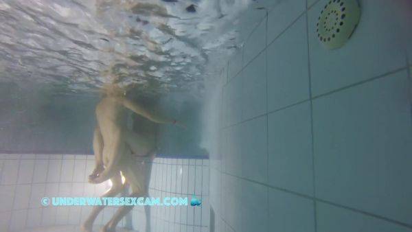 They Have Sex Underwater While Other People Watch - hclips.com on gratiscinema.com