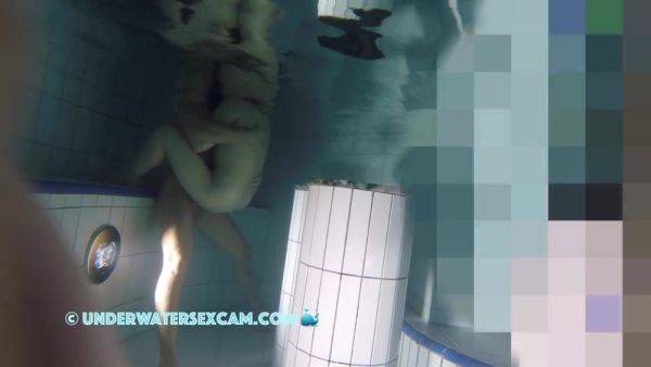 Hot Couple Has Underwater Sex In A Corner - hclips.com on gratiscinema.com