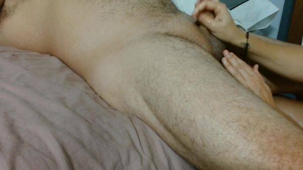 Bbw Giving Senual Handjob To Husband To Wake Him Up - hotmovs.com on gratiscinema.com