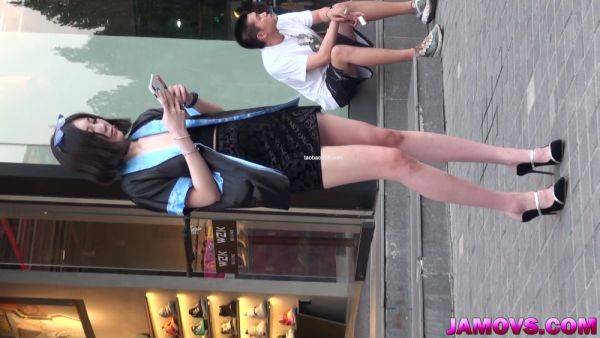 Chinese Girl Caught on the Street - hclips.com - China on gratiscinema.com