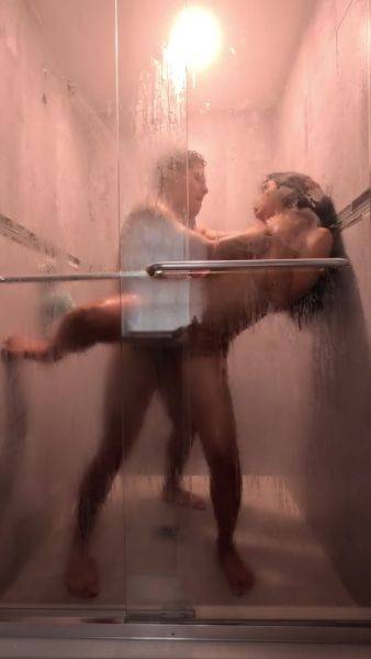 My Stepsister And I End Up Fucking Every Time We Bath Together - upornia.com on gratiscinema.com