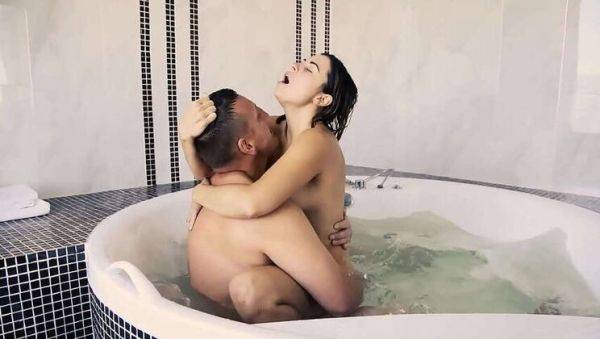 High-End Underwater Blowjob & Anal Sex Video: Alice & Mike's Intimate Encounter - veryfreeporn.com on gratiscinema.com