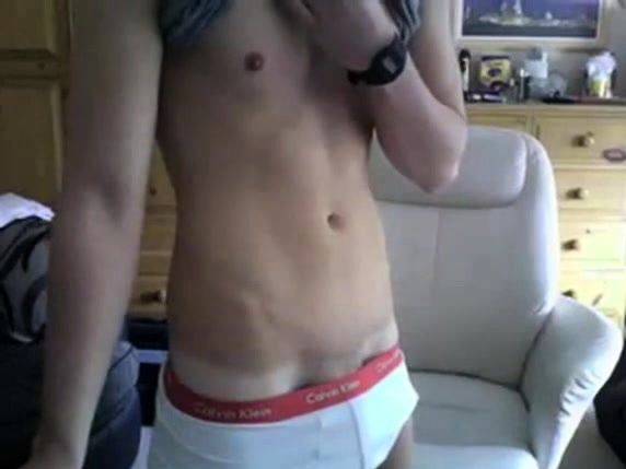 Cute amateur twink shows his big dick on webcam - drtuber.com on gratiscinema.com