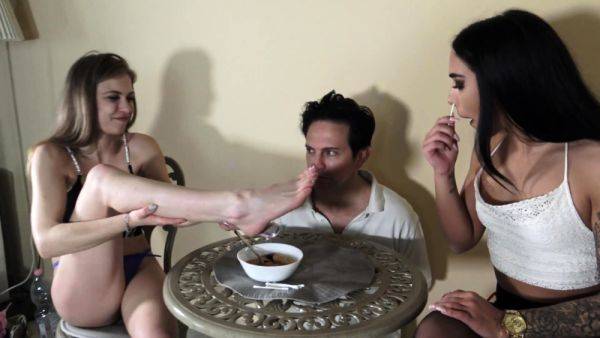 Humiliation meal by brat girls - drtuber.com on gratiscinema.com