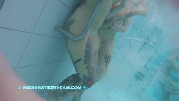 In This Underwater Video We See A Lot Of Piercings And Tattoos - hclips.com on gratiscinema.com