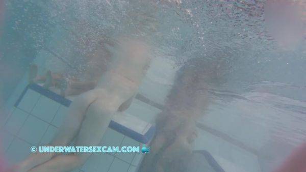 This Young Couple Plays Together Underwater In Front Of Many People - hclips.com on gratiscinema.com