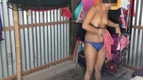 Desi Aunty Changed Saree After Bathing - desi-porntube.com - India on gratiscinema.com