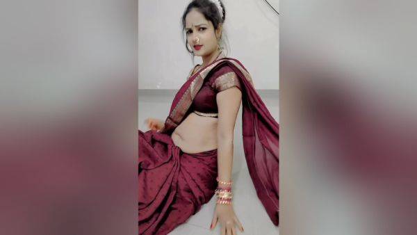 Stepmom Low Hip Saree Deep Navel Big Tits Big Ass Amateur Homemade - desi-porntube.com - India on gratiscinema.com