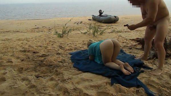 Milf allows to fuck her tight anal on the beach - Amateur Porn - anysex.com on gratiscinema.com