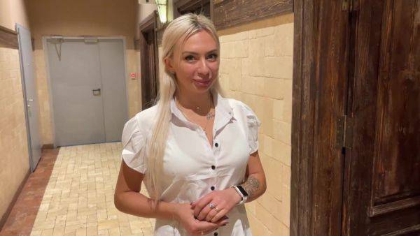 Hot and dangerous blowjob in the toilet of the shopping center from a Russian saleswoman. - anysex.com - Russia on gratiscinema.com