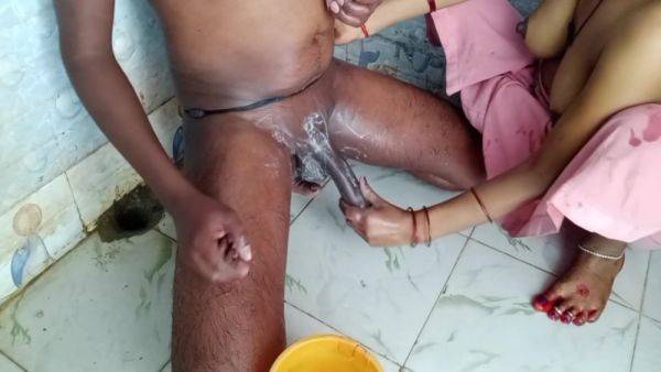 Today We Took Out The Pubic Hair And Stepsister-in-law Shook My Penis And Spilled The Water - desi-porntube.com - India on gratiscinema.com