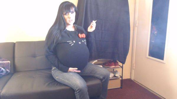 Sneaky Pregnant Smoker - hclips.com on gratiscinema.com