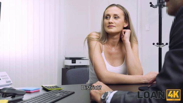 Hot babe gets banged for cash at the credit agency - sexu.com on gratiscinema.com