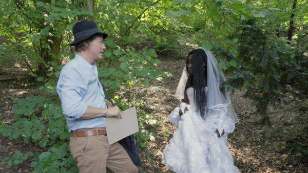Ebony bride gets lost in the woods and fucked by a random dude - xbabe.com on gratiscinema.com