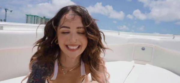 Teen Goes On A Boat Ride And Gives A Ride - inxxx.com on gratiscinema.com