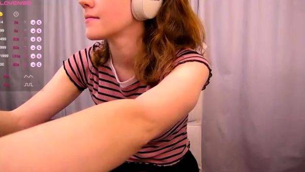 Amateur pantyhouse webcam teen strips and strokes her vagina - drtuber.com on gratiscinema.com