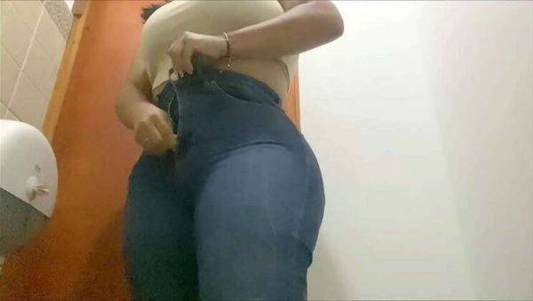 Latina Kamuristar with Curvy Booty in Shopping Center Bathroom - veryfreeporn.com on gratiscinema.com