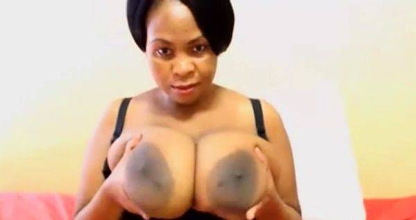 Ebony webcam girl with huge tits - drtuber.com on gratiscinema.com