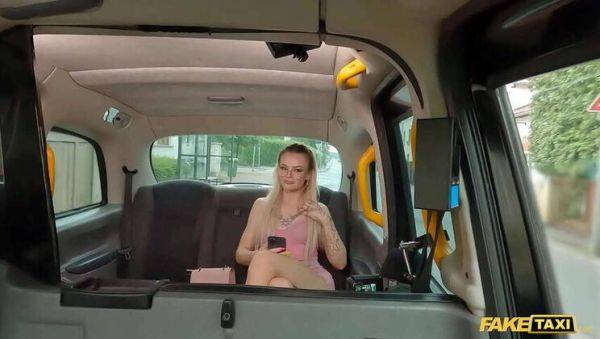 Fake Cab Driver Gets Intimate with Blonde Social Media Star and Her Small Breasts - xxxfiles.com - Czech Republic on gratiscinema.com