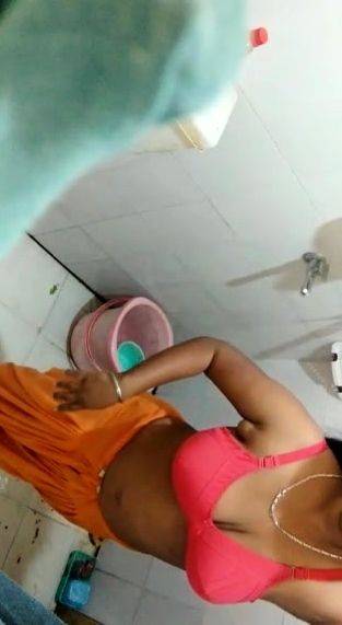 Punjabi aunty bathing 1 - drtvid.com on gratiscinema.com