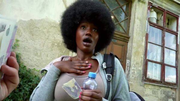 Buxom Curly Ebony Hottie Pleases a Stranger With Outdoor BJ & Risky Quickie In the Street For Money - anysex.com on gratiscinema.com