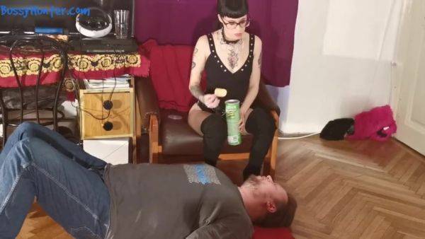 Beth Kinky - Slim Goth Domina Feeding Her Slave Mouth To Mouth Pt1 Hd Amateur - upornia.com on gratiscinema.com