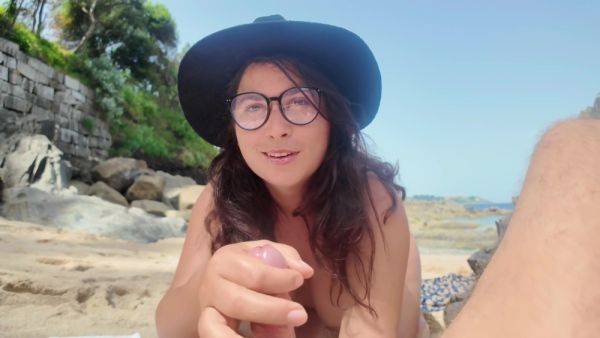 Milf Destroyed A Strangers Dick On The Nude Beach - hclips.com on gratiscinema.com