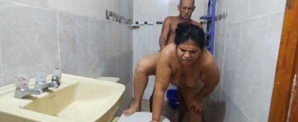 I Seduce My Disgusting Stepfather To Give Us A Nice Bath And We End Up Fucking Deliciously With His Cock In My Tight Pussy - desi-porntube.com - India on gratiscinema.com