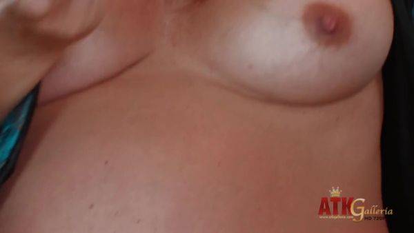 Pregnant redhead is horny AF - hotmovs.com on gratiscinema.com