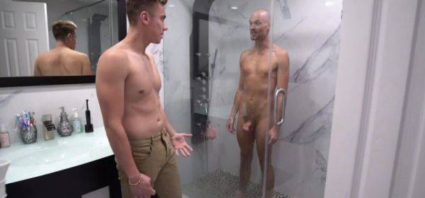 Two Horny Guys Want To Fuck In The Shower. - inxxx.com on gratiscinema.com