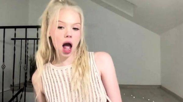 Blonde teen Sierras first erotic masturbation video - drtuber.com on gratiscinema.com