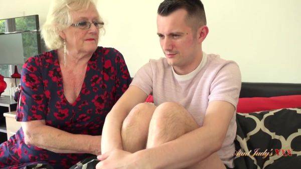 Amoral Granny Claire Wants Young Pecker - videomanysex.com on gratiscinema.com