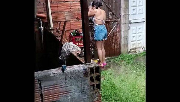 Neighbor Seeks Shelter from Rain, Offers Blowjob in Return - veryfreeporn.com on gratiscinema.com