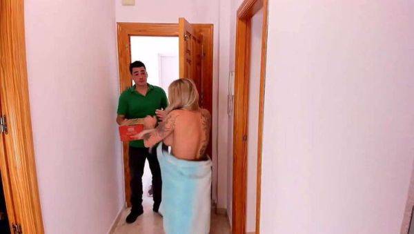 Raquel, the Blonde MILF, Serviced Delivery Guy's Big Cock After Dropping Towel - porntry.com on gratiscinema.com