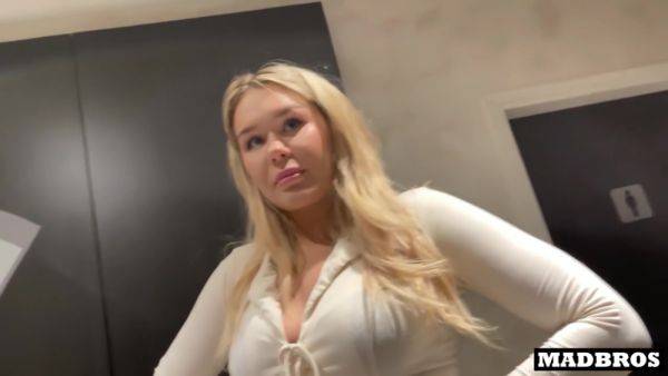 An English Manager Gets Fucked In The Toilets And Elevator During Her Work!!! - hclips.com - Britain on gratiscinema.com