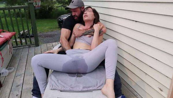 Squirting and Cumming in Yoga Pants: Outdoor MILF Action with Jessica Rose3588 - xxxfiles.com on gratiscinema.com