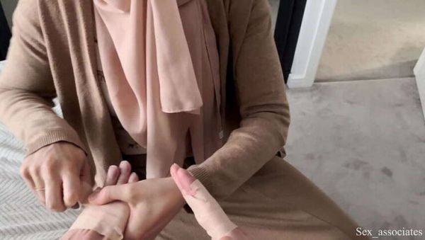 Arab Stepmom Assists Injured Stepson with Intimate Care - porntry.com on gratiscinema.com