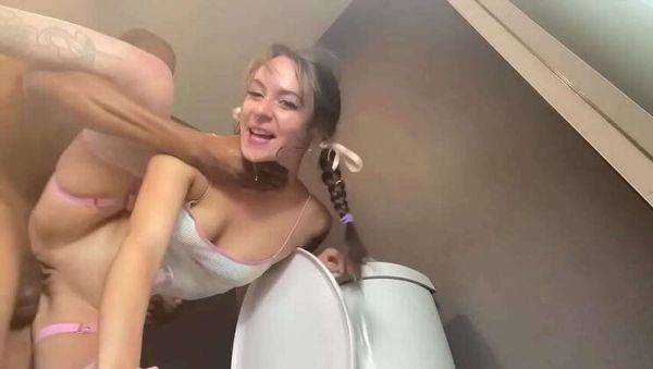 Wicked woman enjoys deep-throating and adoring BBC - porntry.com on gratiscinema.com