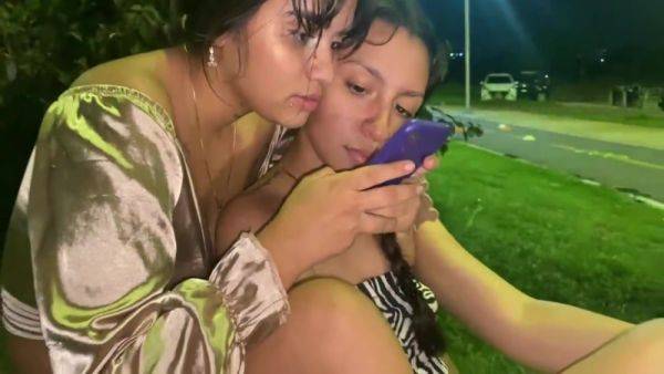 Liseth Iris And Lizeth Elianny - Salgo A Buscar A Alguien Para Fol R Porque Estoy Cachonda Y Follo Con La Hermanastra Pequena De Mi Amiga 5 Min - desi-porntube.com - India on gratiscinema.com