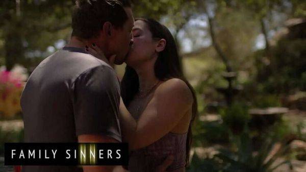 Abbie Maley's Family Vacation Turns Raunchy with Her Step Cousin - Family Sinners - porntry.com on gratiscinema.com