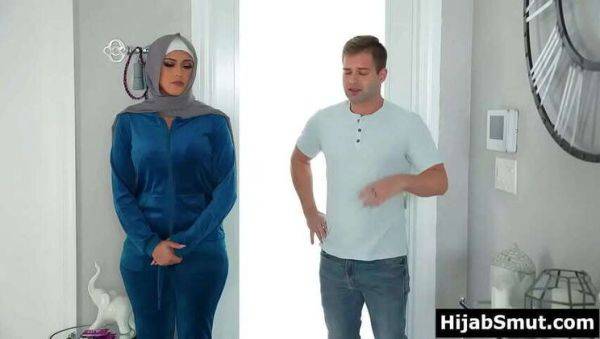 Innocent Muslim Girl Experiences Her First Time With Neighbor - veryfreeporn.com on gratiscinema.com